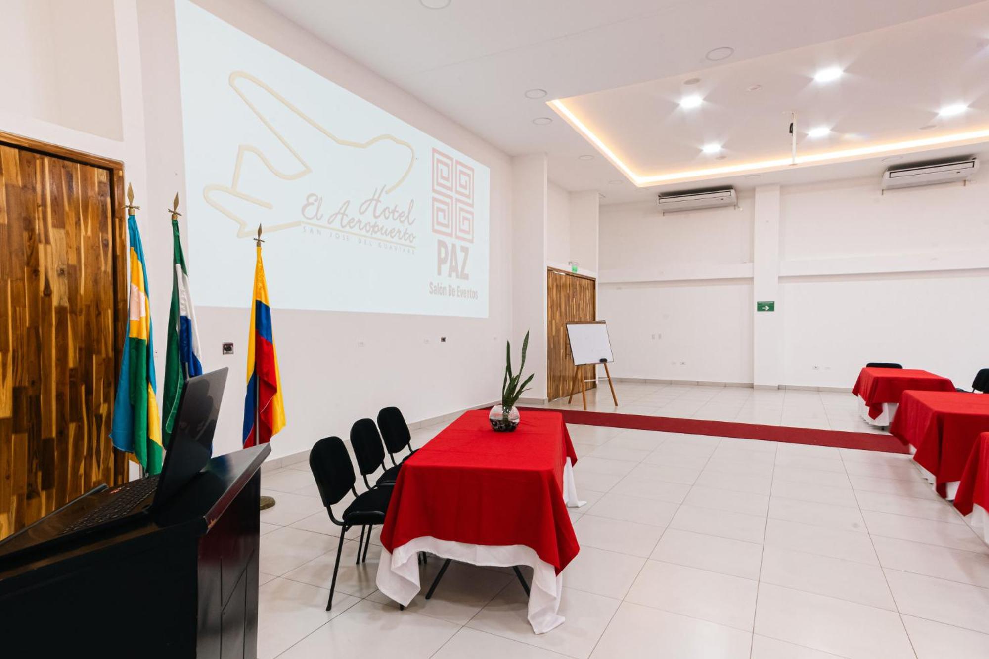 Hotel El Aeropuerto San José del Guaviare Esterno foto